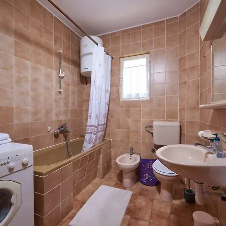 Lara Apartman