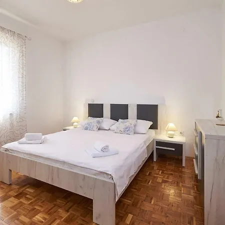 Apartman Lara